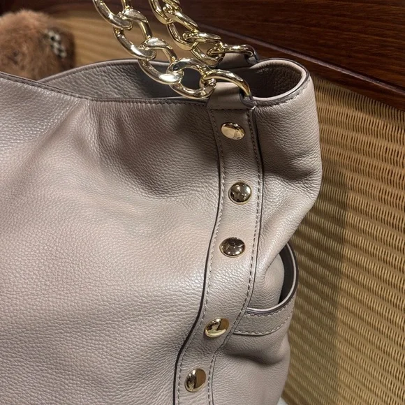 Michael Kors Delancey Taupe Leather & Chain Shoulder Bag with Gold Stud Accents - Picture 4 of 13